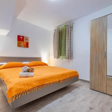 Danijela Harbour Apartment *